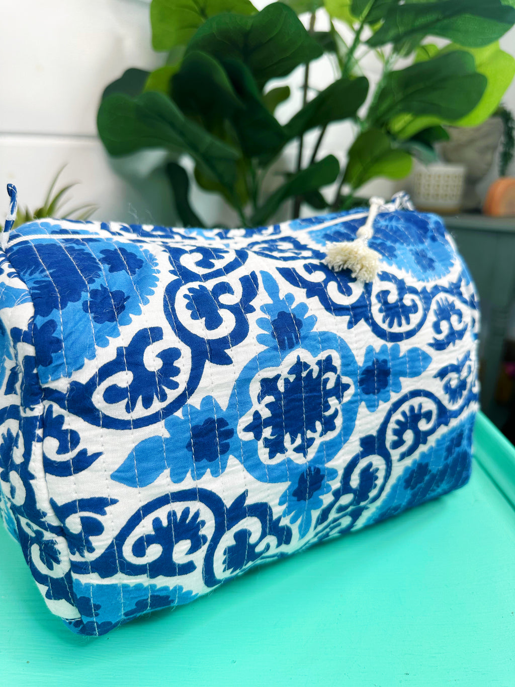 Blue and White Medallion Print Quilted Makeup Cosmetics Toiletry Bag